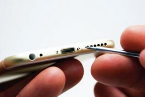 Kaip surinkti iPhone savo rankomis: Scotty Allen instrukcijos